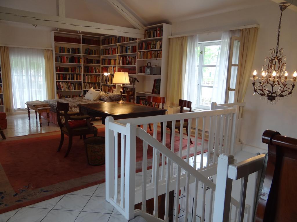 Chateau Mesny Gite Au Fil Des Pages Vic-sur-Seille المظهر الخارجي الصورة